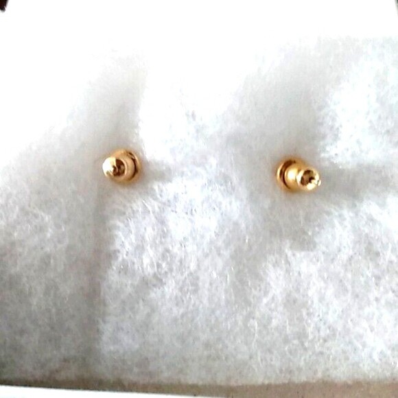 Gold Tone Dangle Engraved Earrings Letter L Fashion Jewelry Drop Shape NEW Boxed - Picture 2 of 2